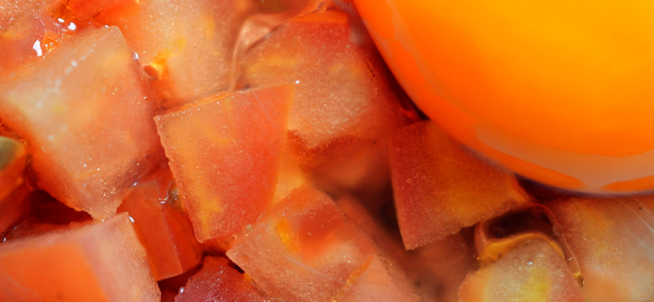 Huevos escalfados en tomate concassé — Recetas — Omnivoraz